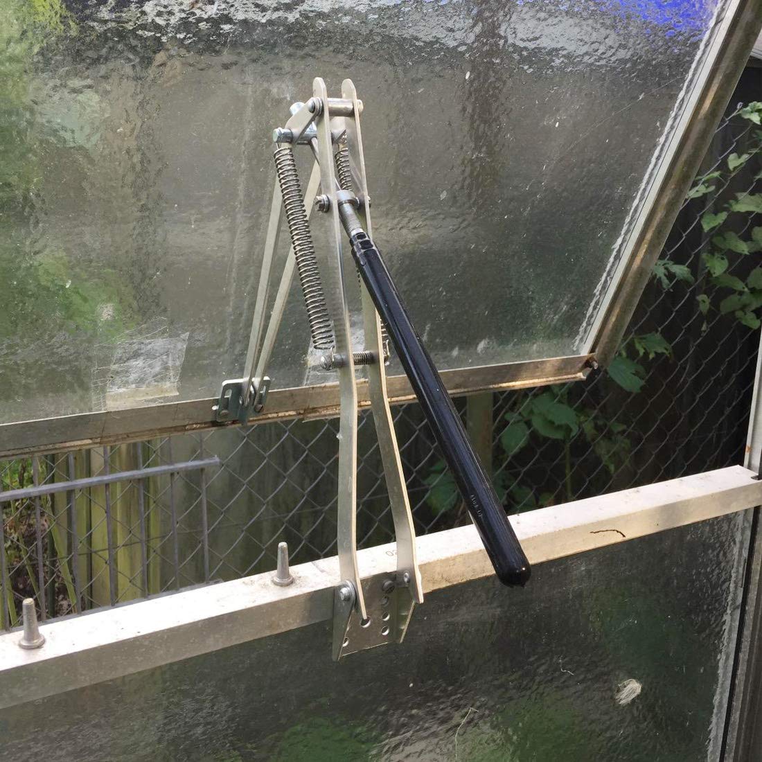 BIBISTORE detail of double spring mechanism demonstrating wind-resistant stronger force