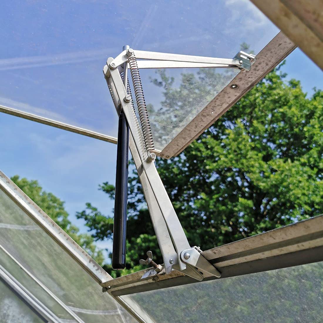 BIBISTORE front view of packaged automatic greenhouse vent opener showing components and benefits