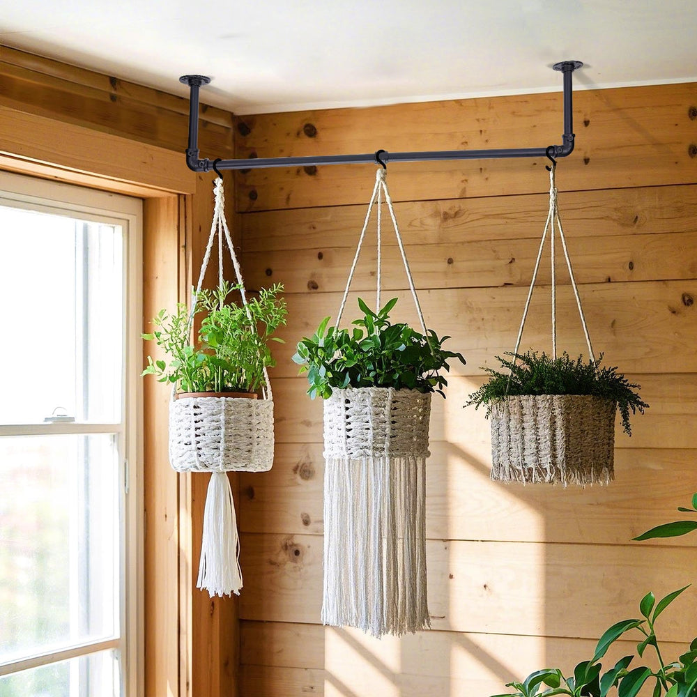 Bigmeta scale comparison with pot highlighting 34-inch span and capacity to hold medium planters