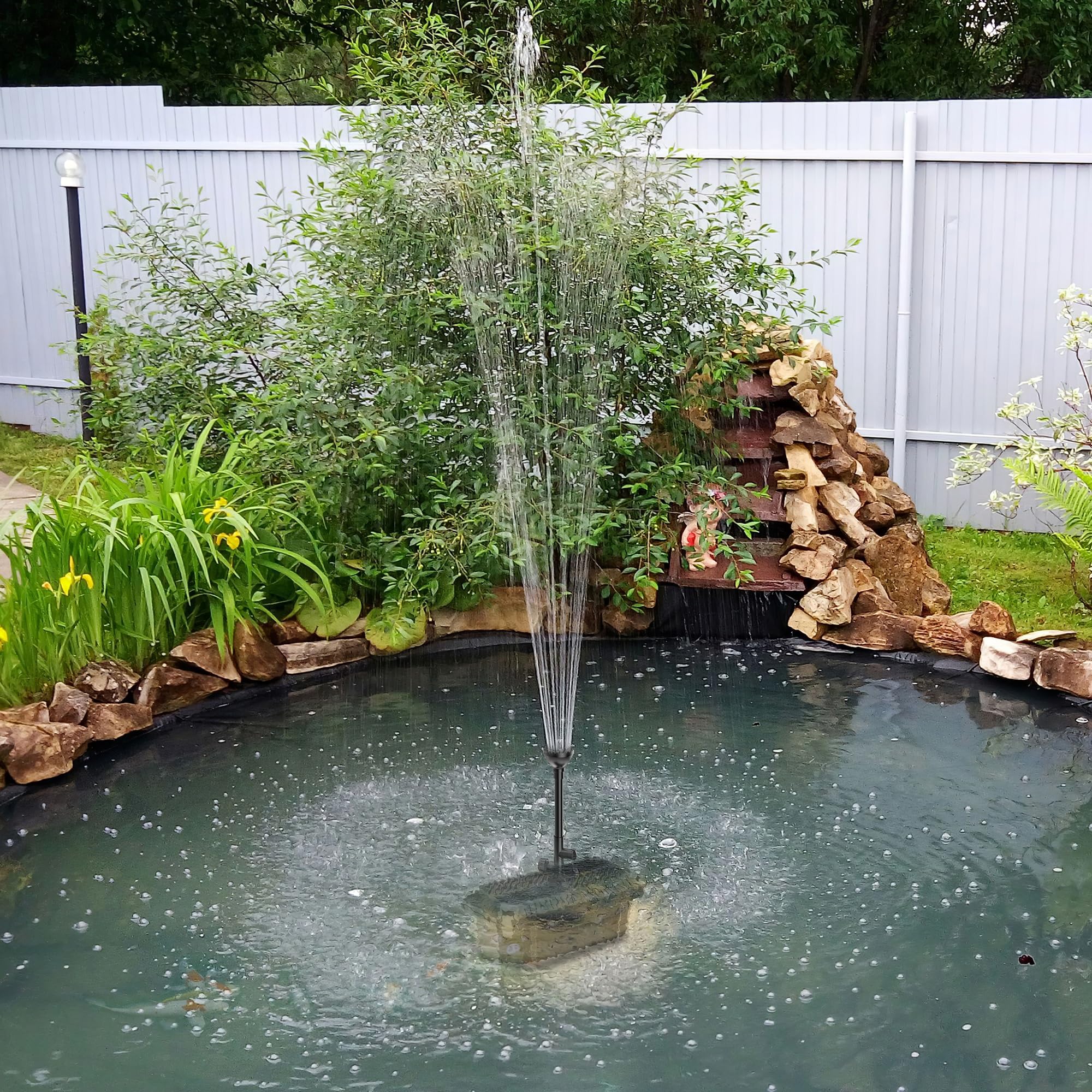 Biling installed in garden pond showing enhanced circulation and aeration