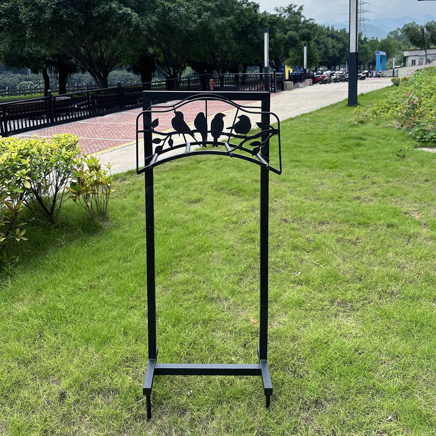 BJHGUO side profile of hose holder loaded with hose demonstrating strong weight capacity