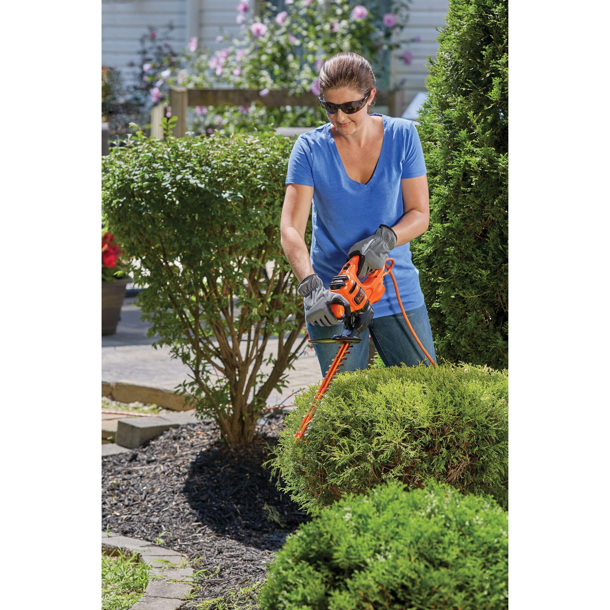 BLACK+DECKER held in hand showing scale and easy handling benefit