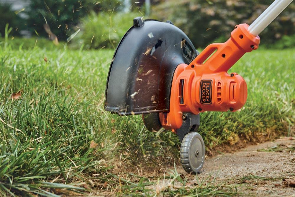 BLACK+DECKER BESTE620 beside a person to show lightweight size and handling benefit
