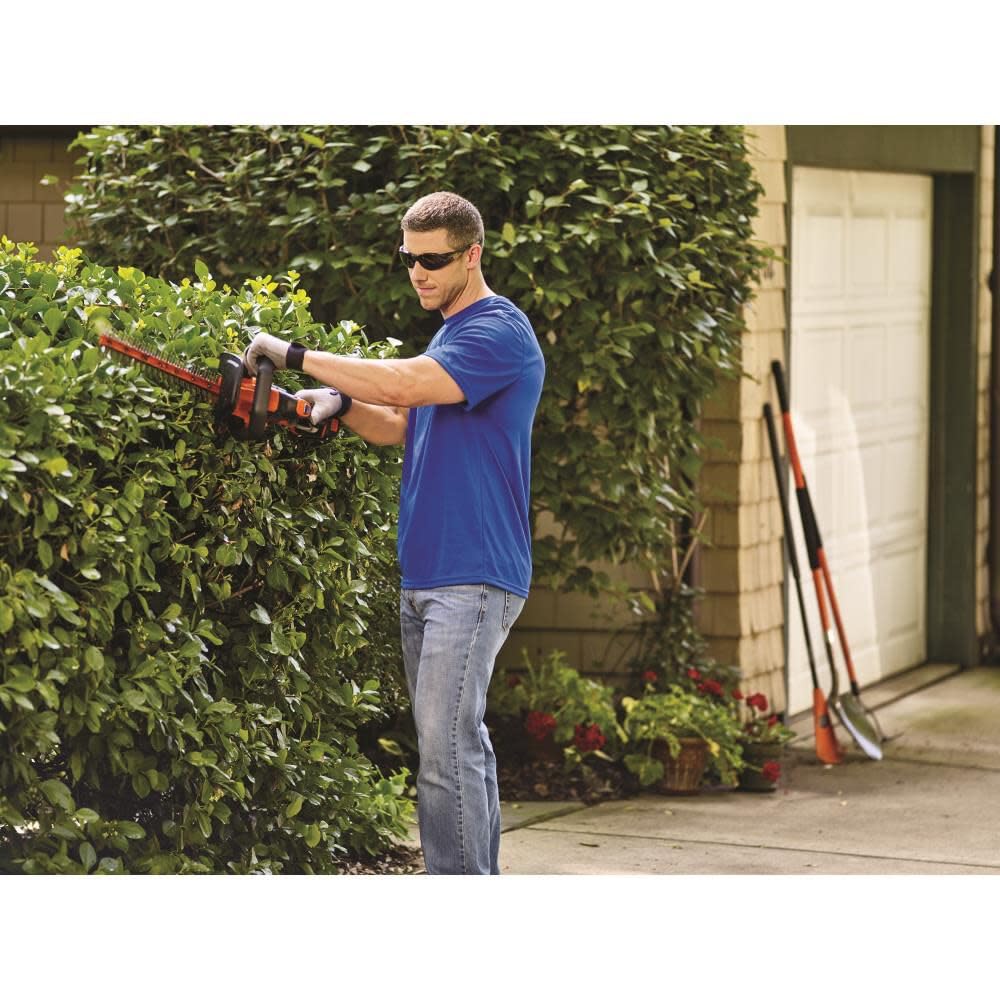 BLACK+DECKER retail packaging and label showing model and features