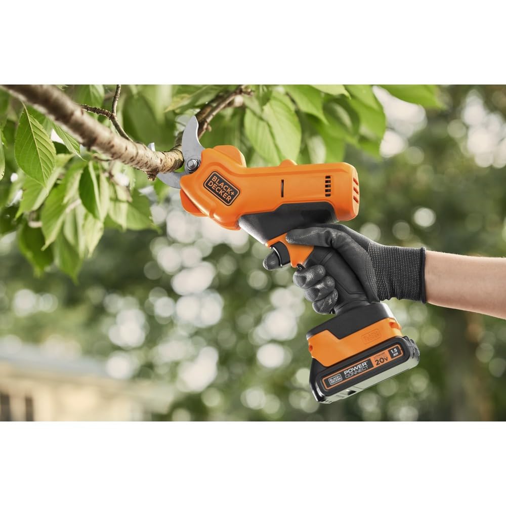 BLACK+DECKER blade close-up highlighting sharp edge for clean cuts and reliable performance