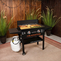 Blackstone cover next to griddle showing handle and size comparison
