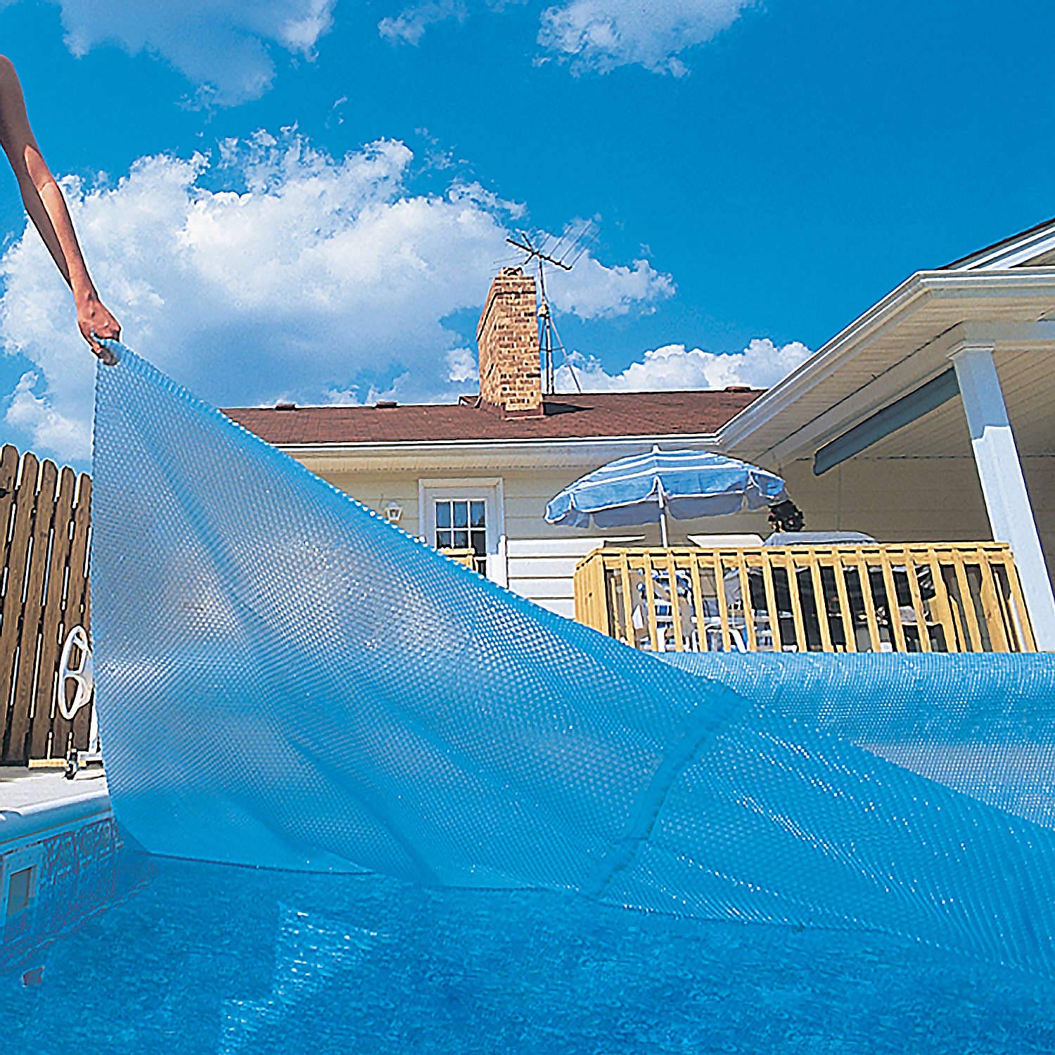 Blue Wave close-up of thermal bubbles highlighting heat retention and durability