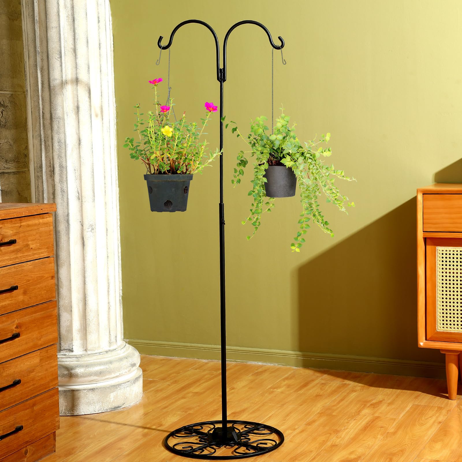 Blulu shepherd hook close-up of curved top showing durable iron and secure hanging point