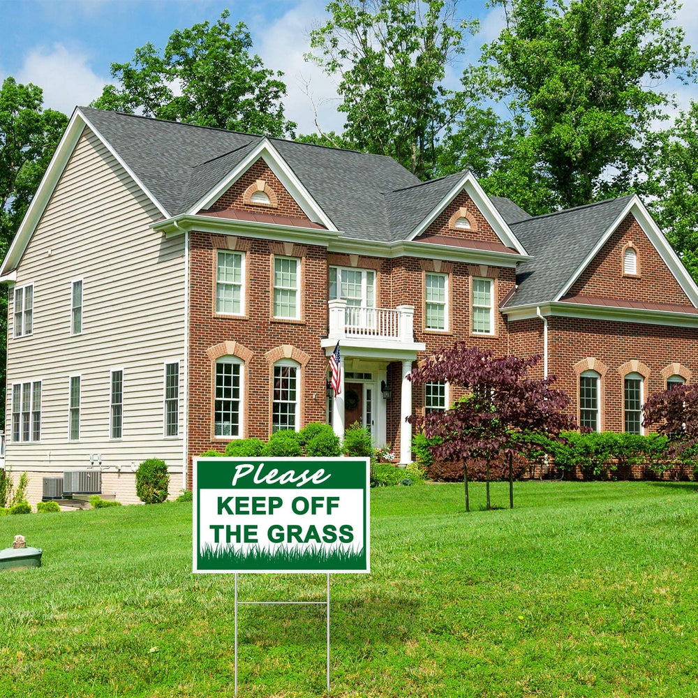 Blulu sign at garden entrance preventing foot traffic and damage