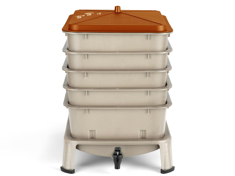 Blütezeit spigot and drip tray view for easy worm tea collection and mess-free draining