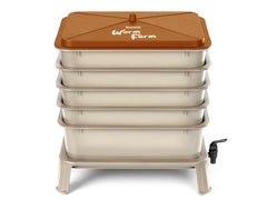 Blütezeit close-up of stackable trays highlighting layered design and improved worm activity