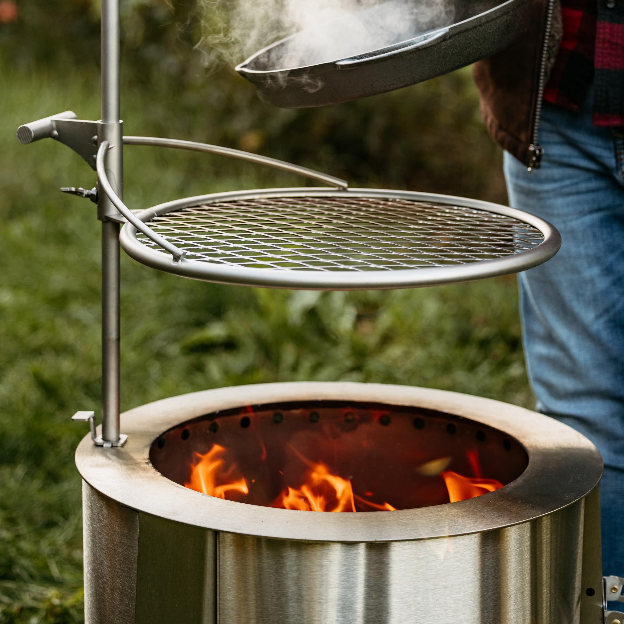 Breeo grill scale with hand showing compact size and easy transport benefit
