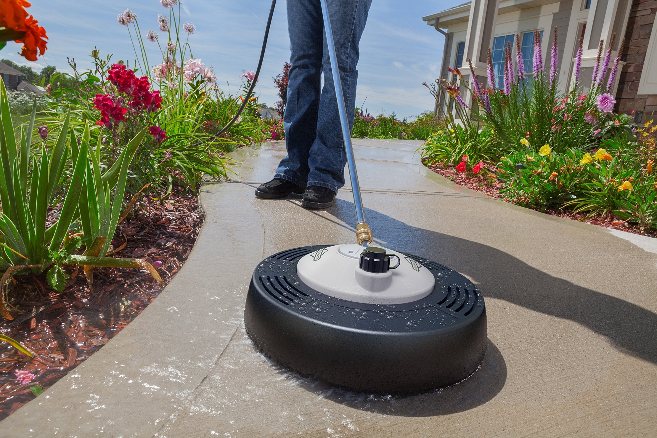 Briggs & Stratton close-up of dome detail highlighting smooth glide to control overspray