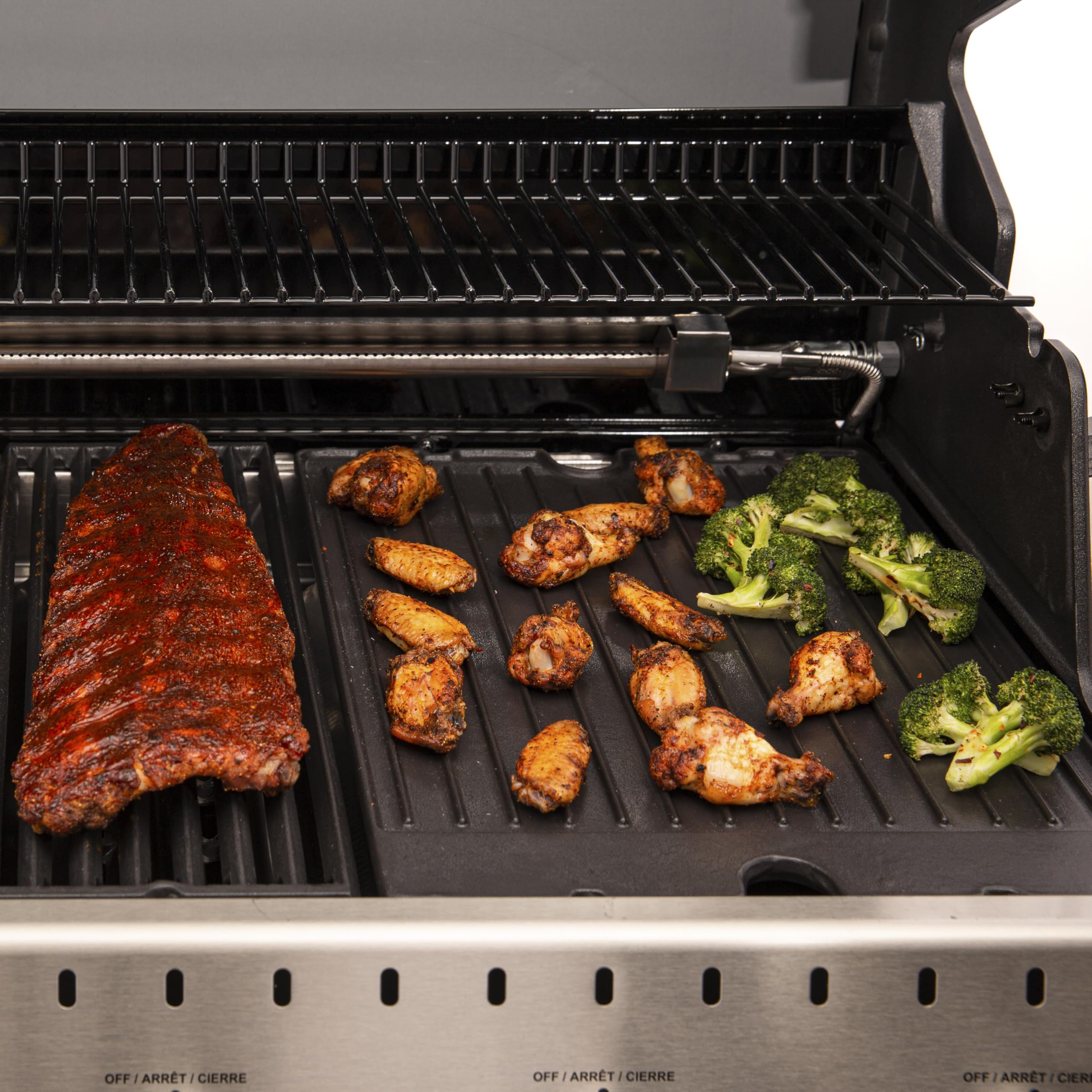 Broil King griddle size comparison with a hand showing compact exact-fit dimensions