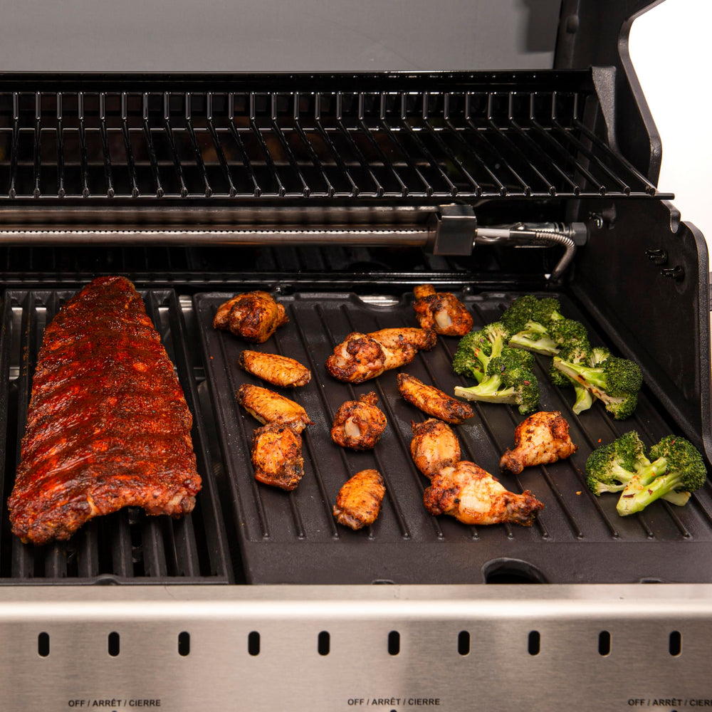Broil King griddle size comparison with a hand showing compact exact-fit dimensions