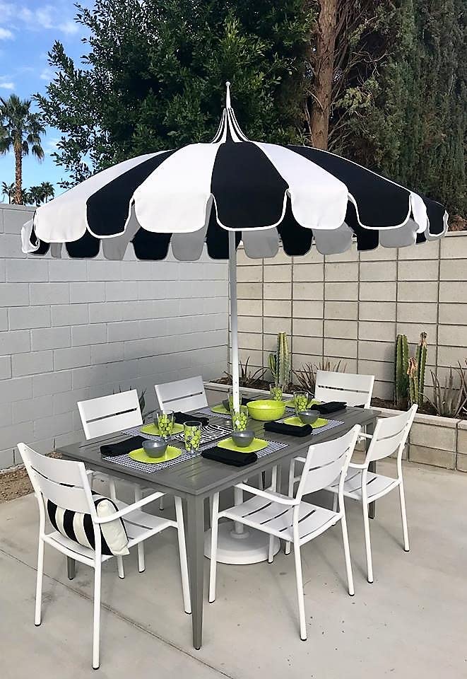 California Umbrella close-up of flexible fiberglass ribs for improved wind resistance