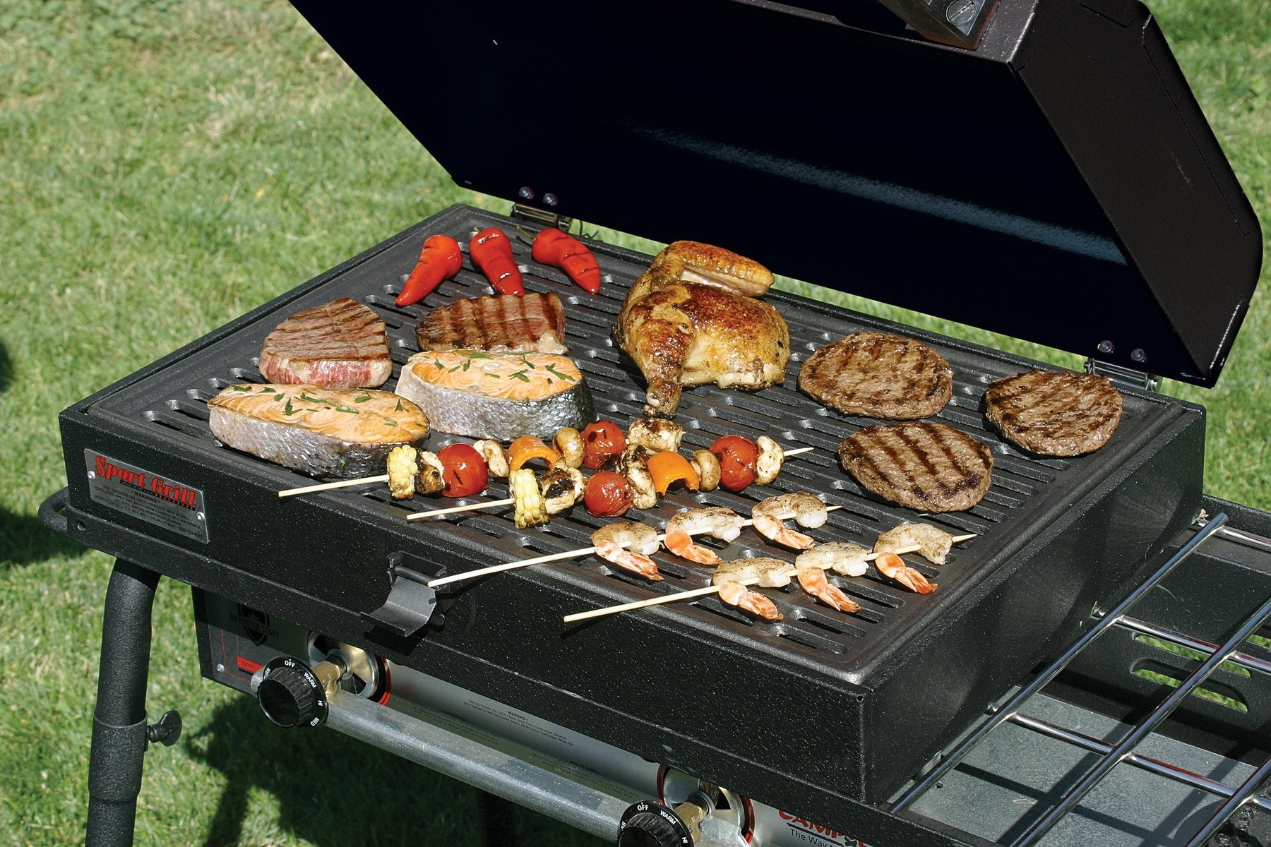 Camp Chef BB90L close-up of true-seasoned cast iron grate, excellent heat retention