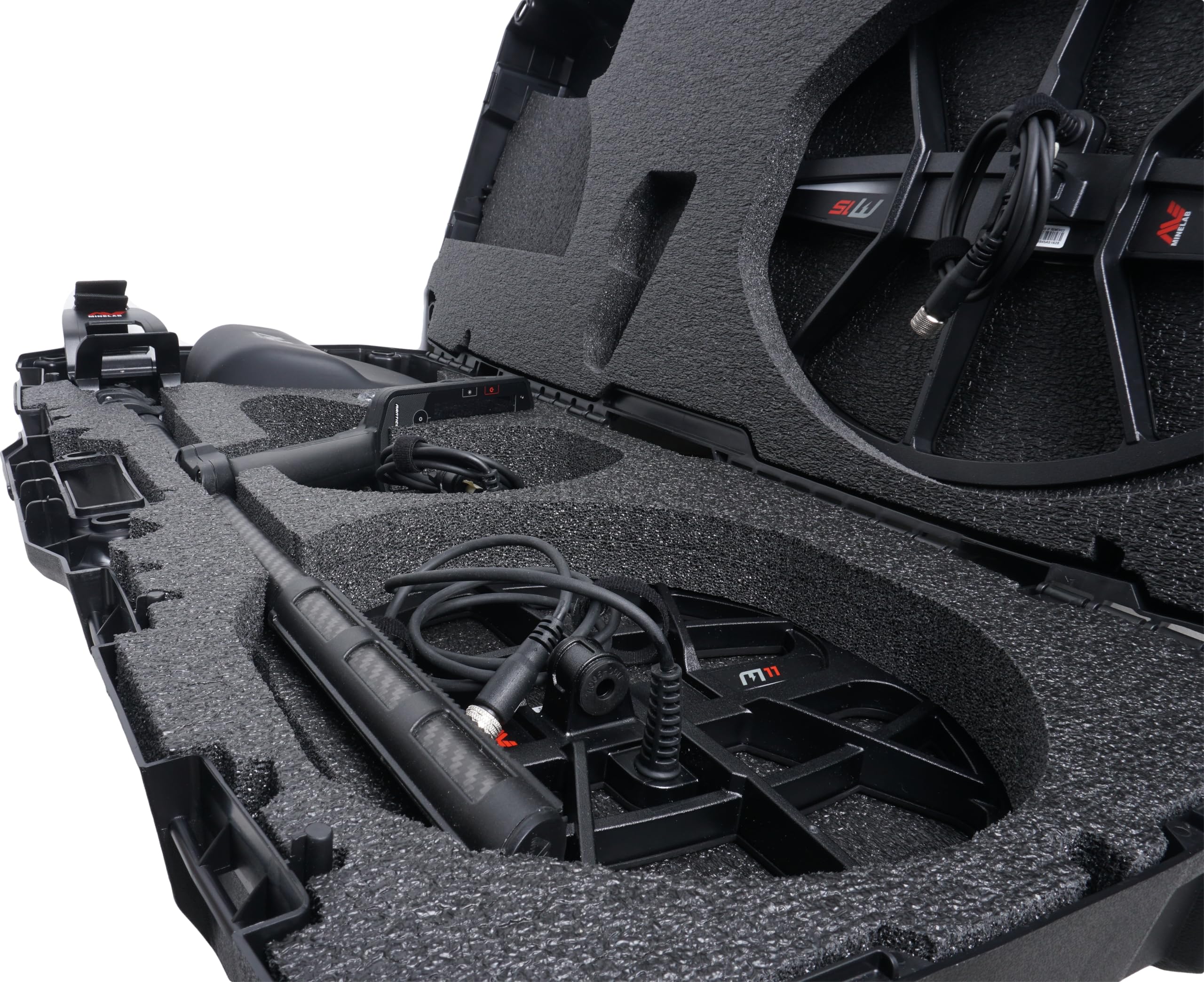 Case Club molded handle and hinge for comfortable carrying and reliability
