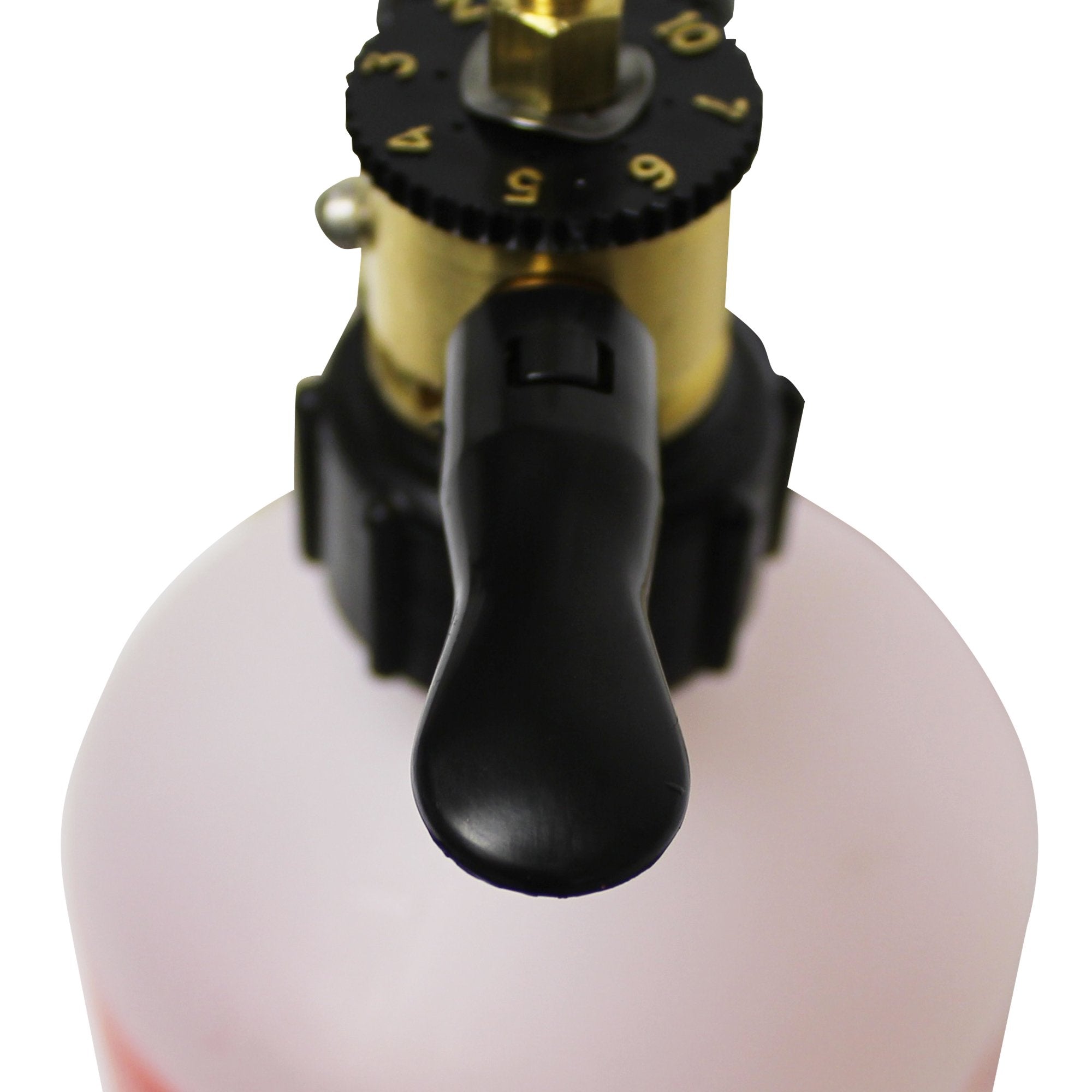CHAPIN sprayer held in hand showing size and ergonomic handling