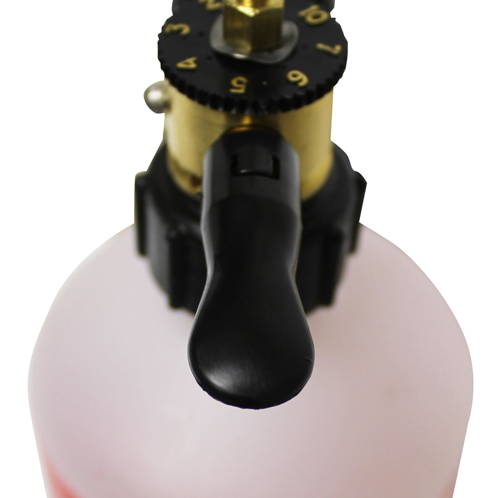 CHAPIN sprayer held in hand showing size and ergonomic handling