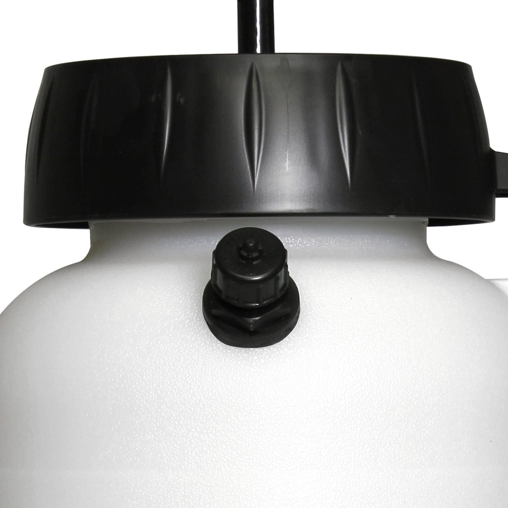 CHAPIN wide 4-inch mouth tank opening, fast filling and easy cleaning