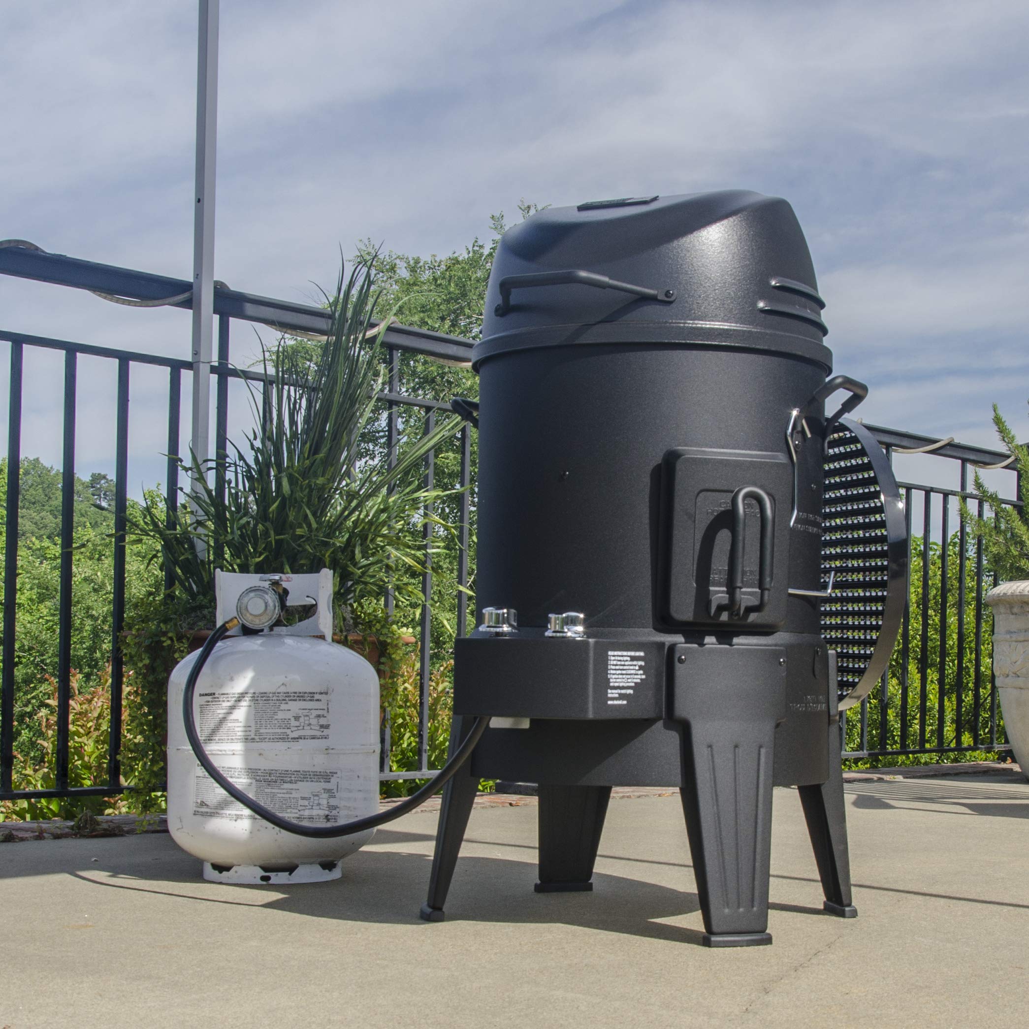 Charbroil Big Easy smoking and roasting basket detail showing large capacity benefit