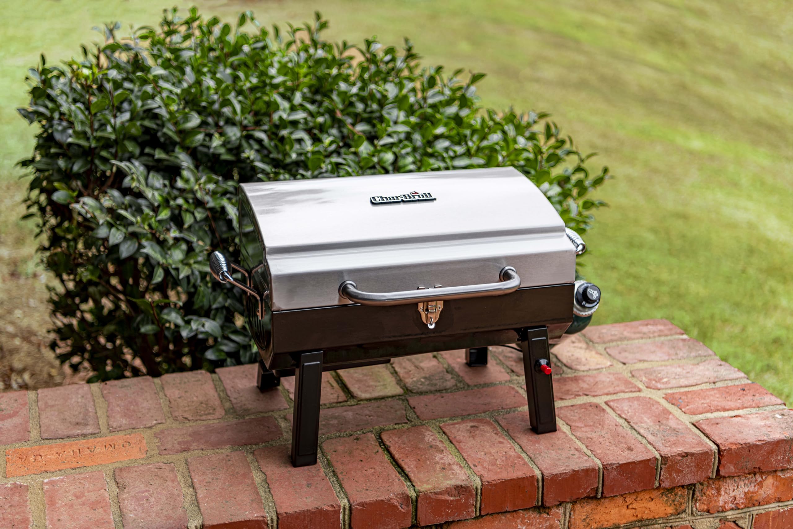 Charbroil porcelain-coated grates closeup showing easy-clean surface and rust resistance