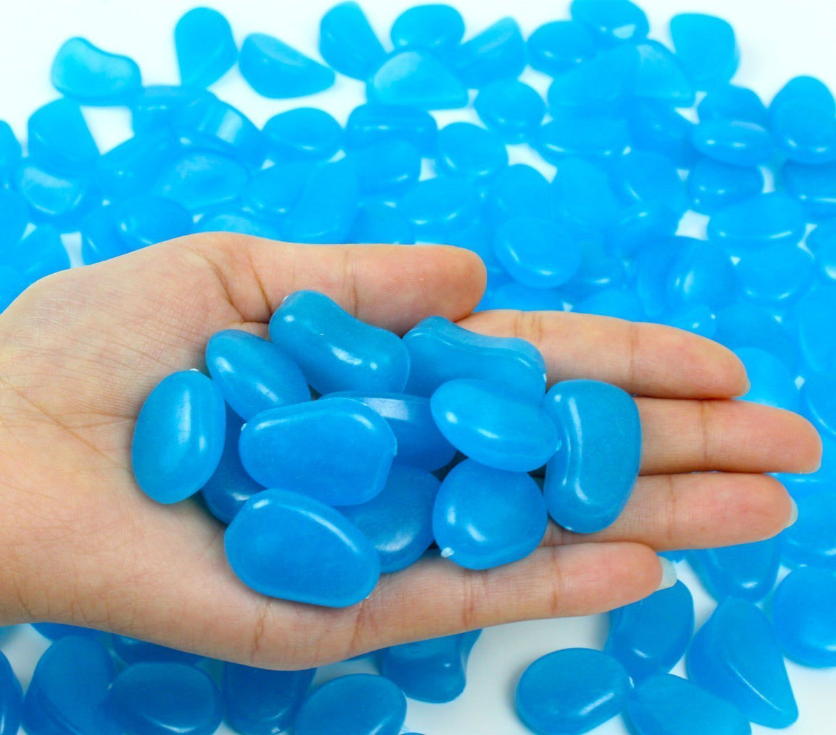 chic style front packaging showing blue glow pebbles and quantity benefit