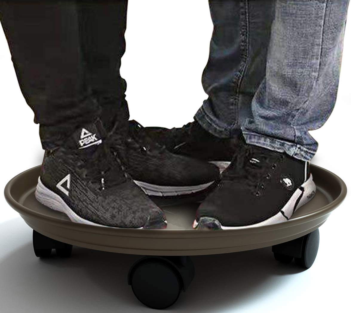 Coadura tray capturing excess water to protect floors during watering