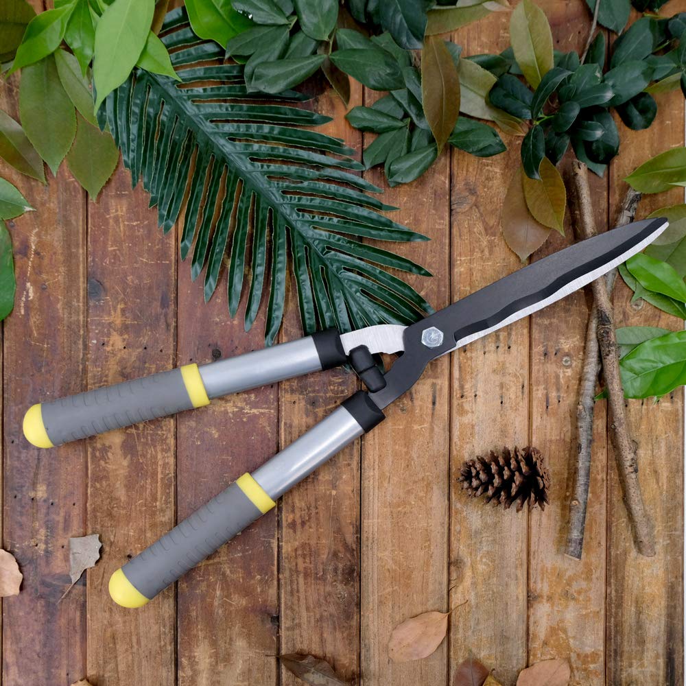 Colwelt hedge clippers in garden setting highlighting comfortable everyday use