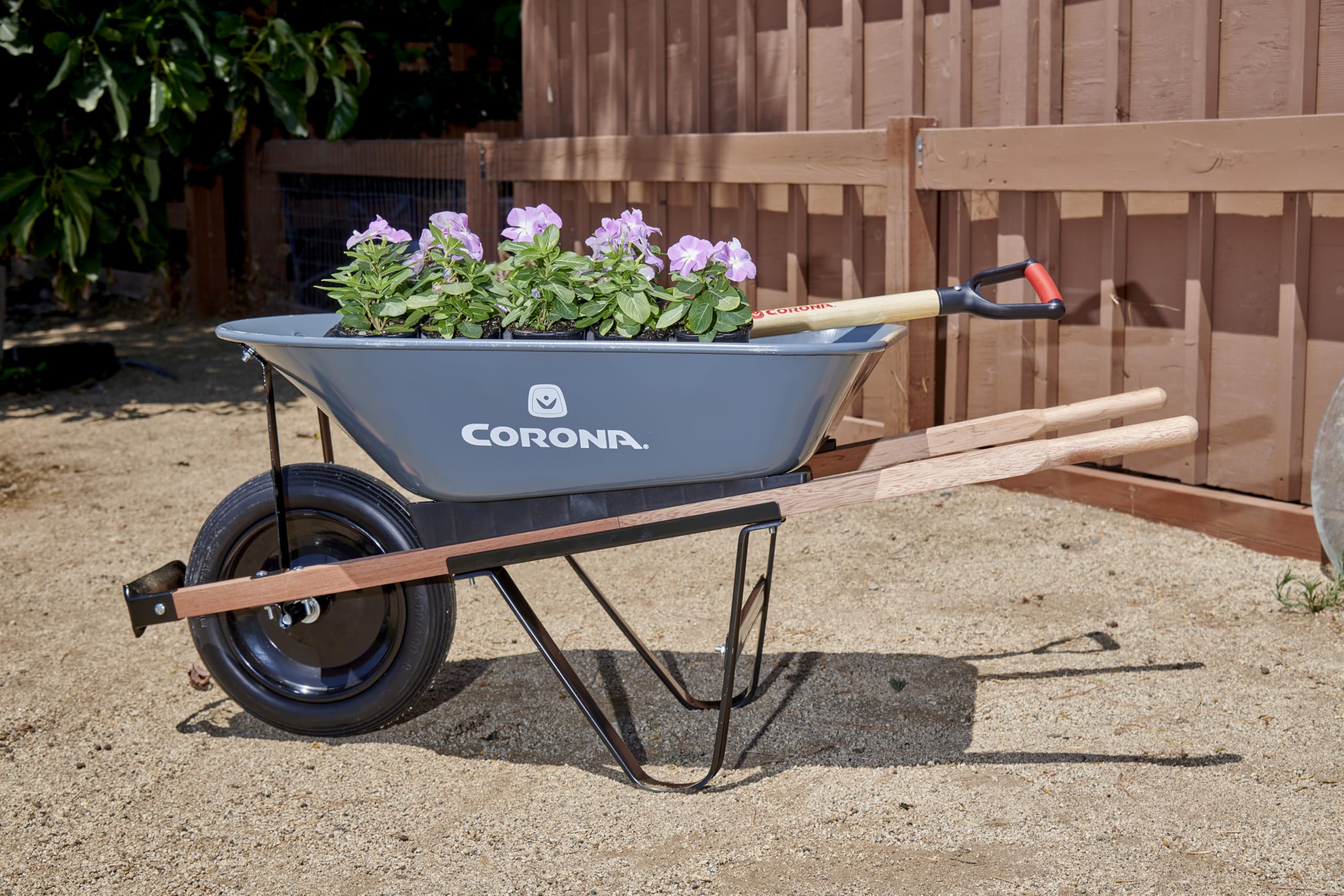 Corona Clipper ergonomic handle detail for comfortable grip and reduced strain