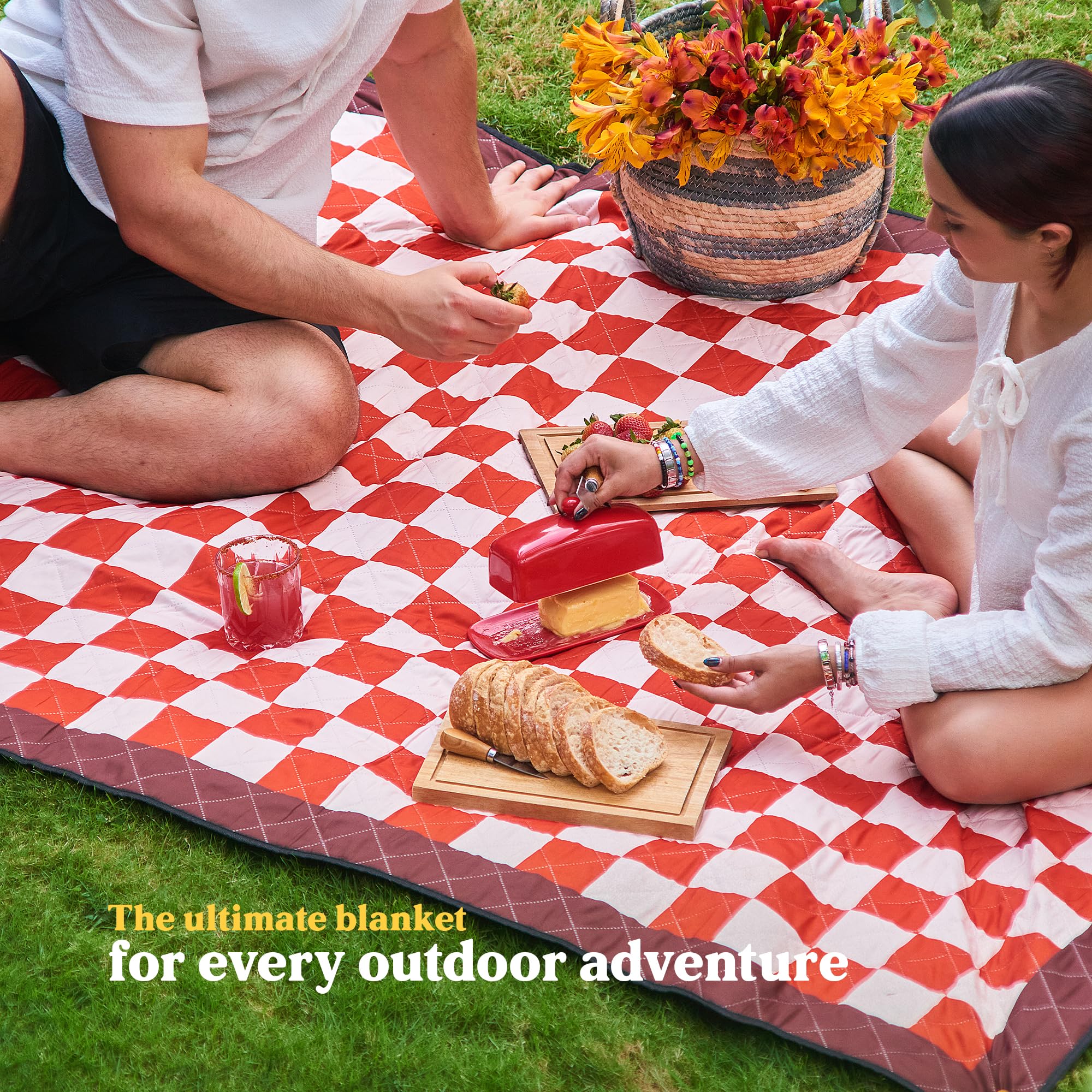 Cozy Club corner eyelet with plastic stake anchored securely in sand
