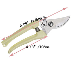 Criativo Live close-up of high-carbon steel blade highlighting clean cutting edge