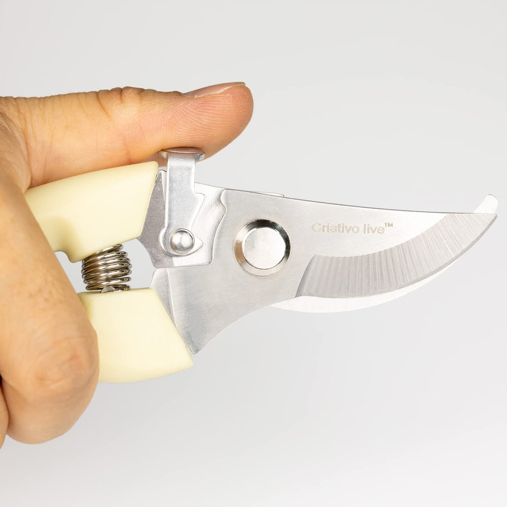 Criativo Live spring-action close-up showing reduced hand strain during use