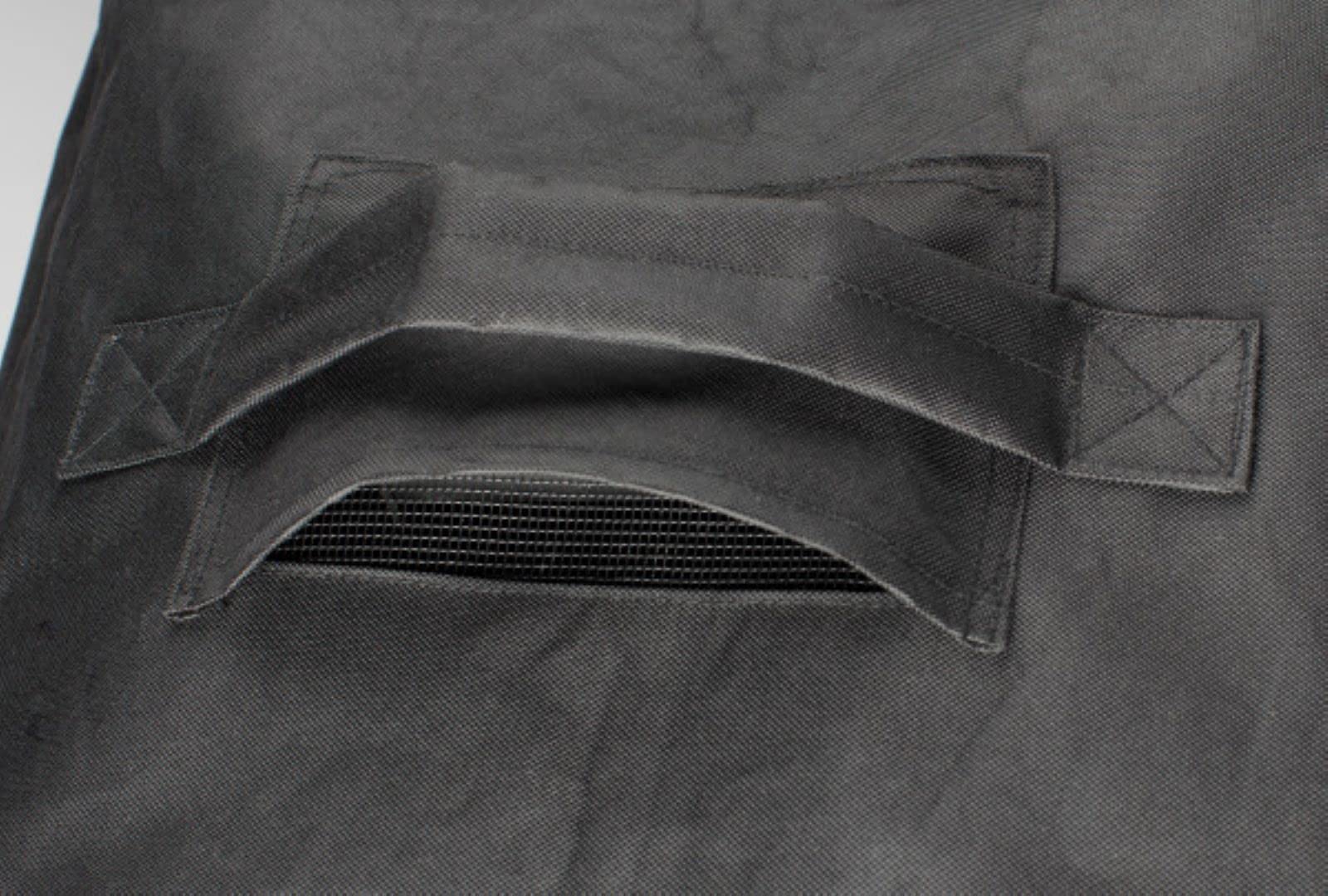 Cuisinart vent and handle detail prevents condensation and eases removal