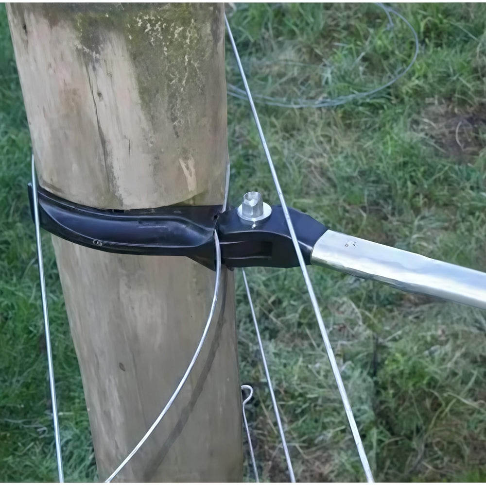 CYM-INSIST close-up of serrated jaws gripping barbed wire to prevent slippage during tightening