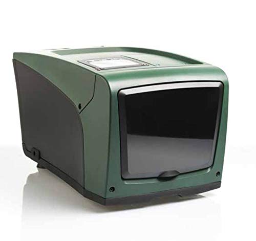 DAB E.Sybox Mini 3 high-resolution LCD close-up for easy setup and clear system feedback
