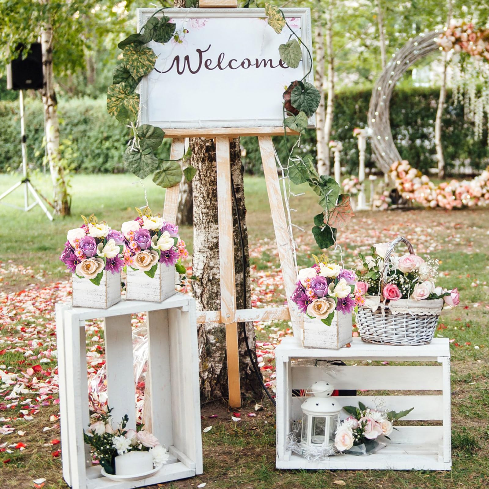 Dandat row of cubes used as wedding centerpieces delivering cohesive decor benefit