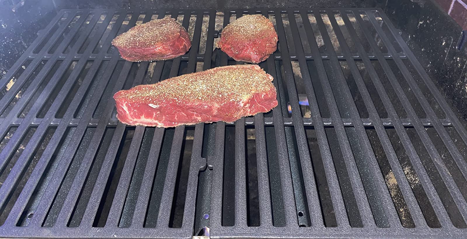 DcYourHome outdoor backyard grill scene with grates in use conveying professional searing results