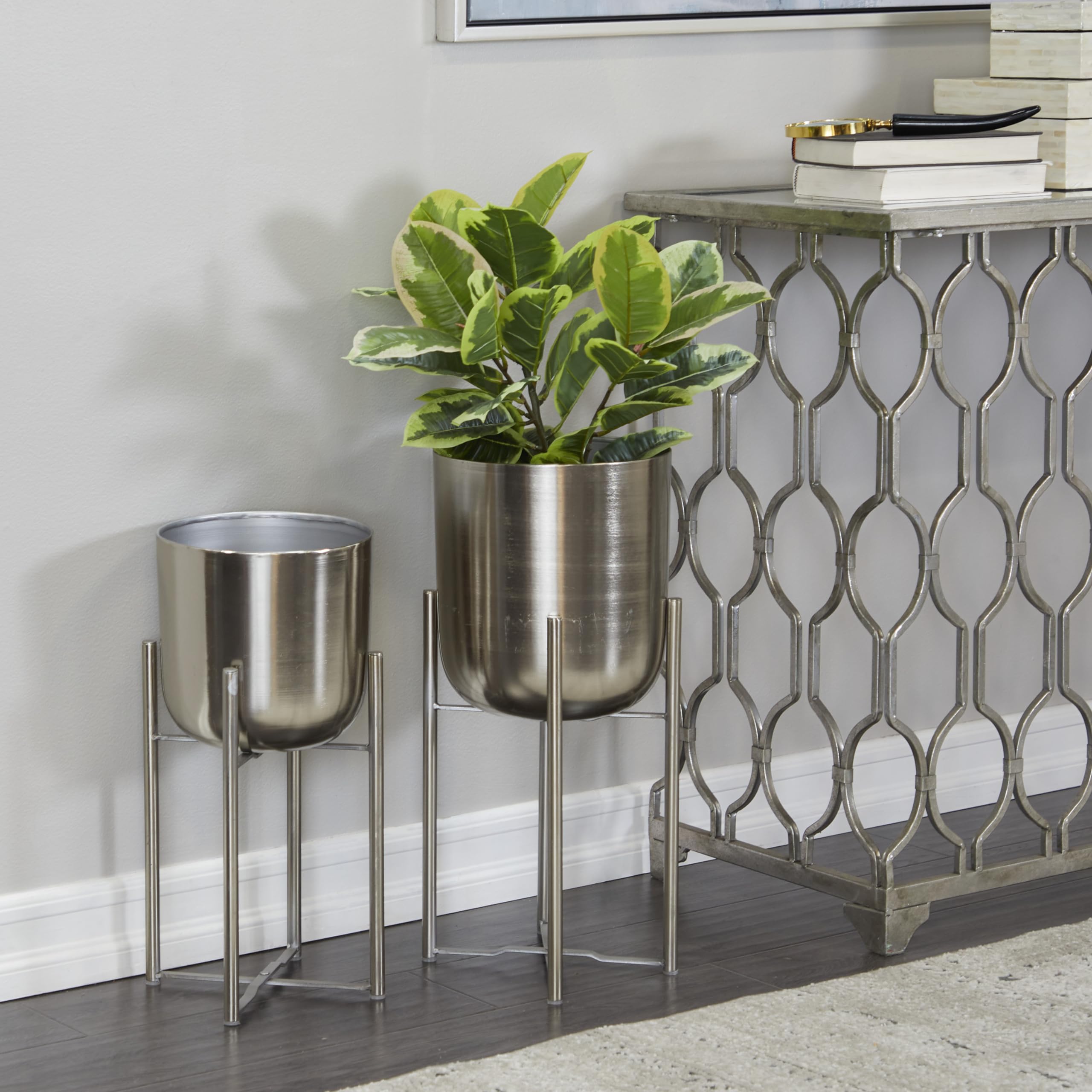 deco 79 close-up of silver metal finish highlighting reflective glam texture benefit