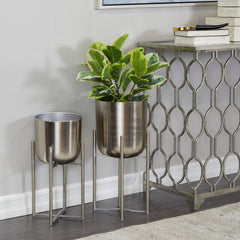 deco 79 close-up of silver metal finish highlighting reflective glam texture benefit