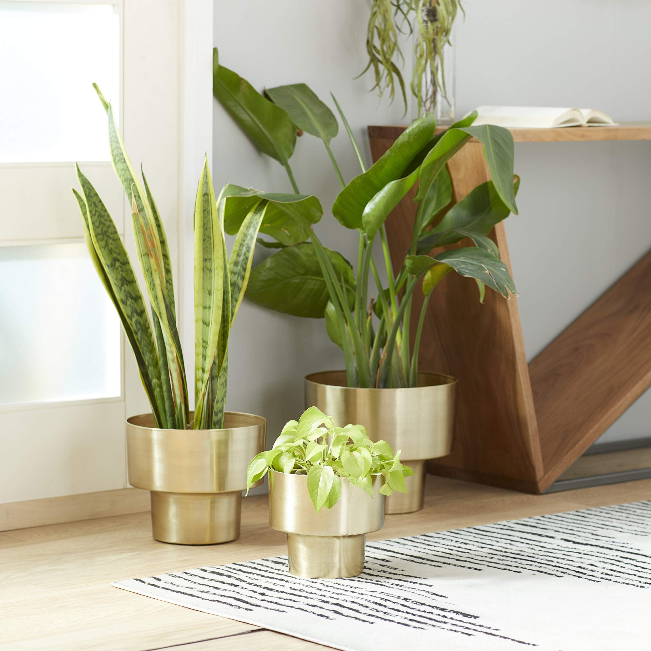 deco 79 brushed gold texture close-up highlighting durable finish