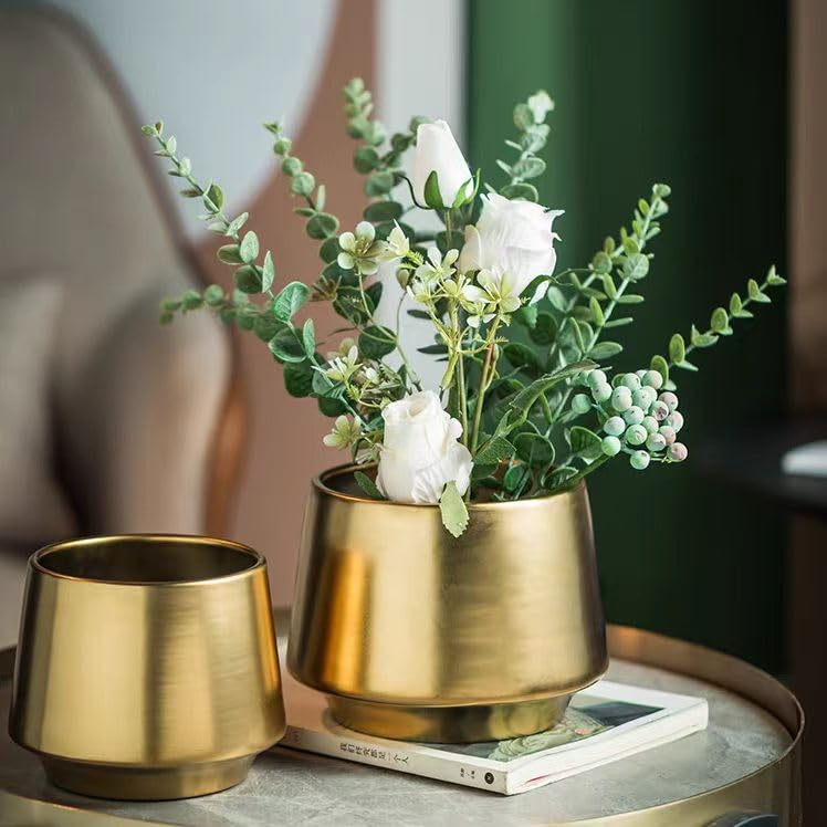 Decor Trends gold pot next to ruler size comparison to show scale and fit
