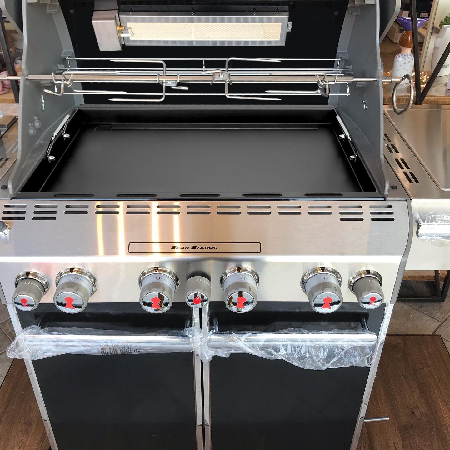 DELSbbq wiping griddle clean shows easy cleanup benefit
