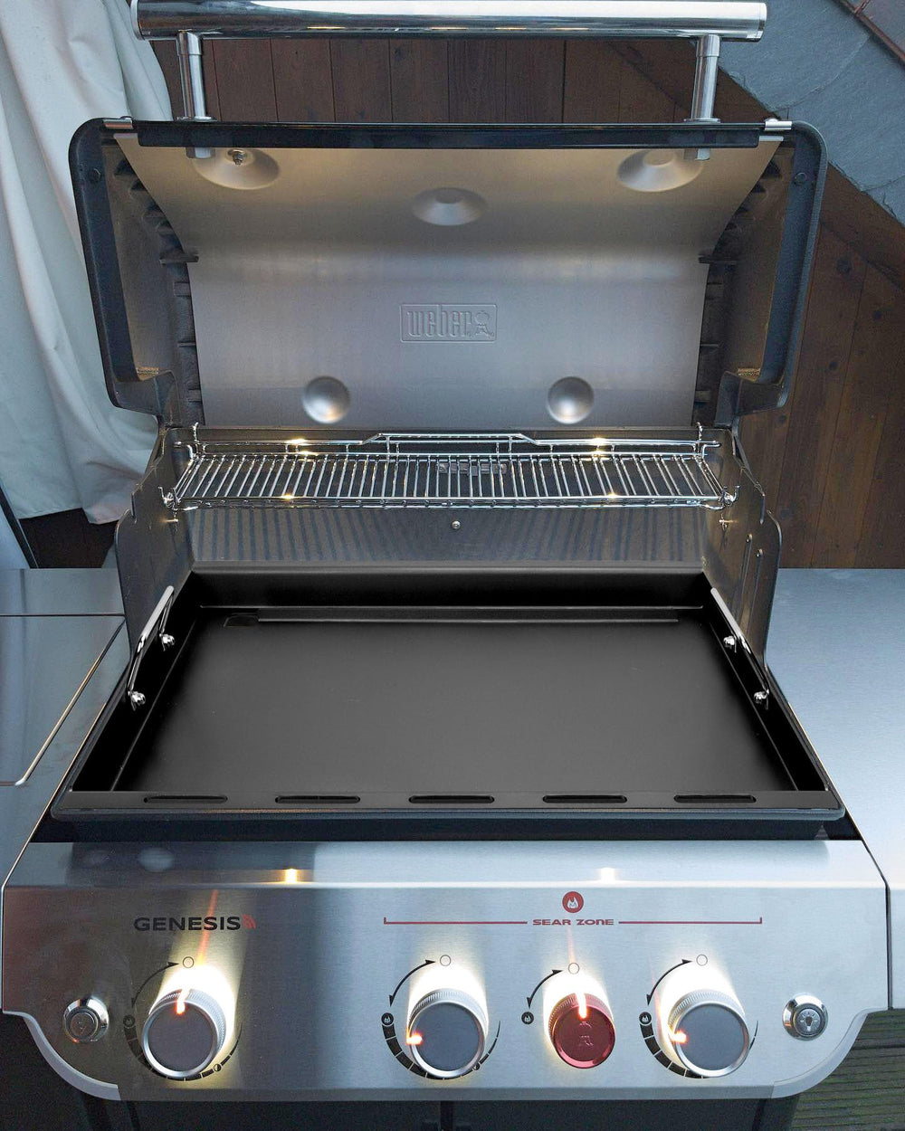 DELSbbq griddle being wiped clean to show easy maintenance benefit