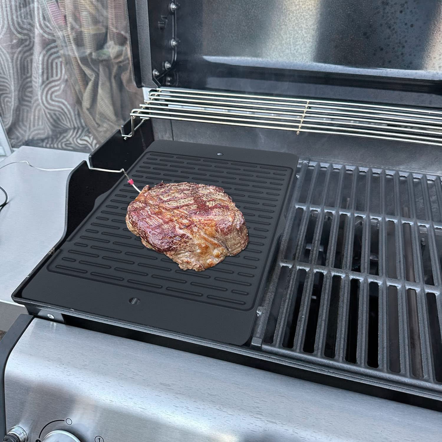 DELSbbq label and porcelain-enameled finish highlighting durable coating