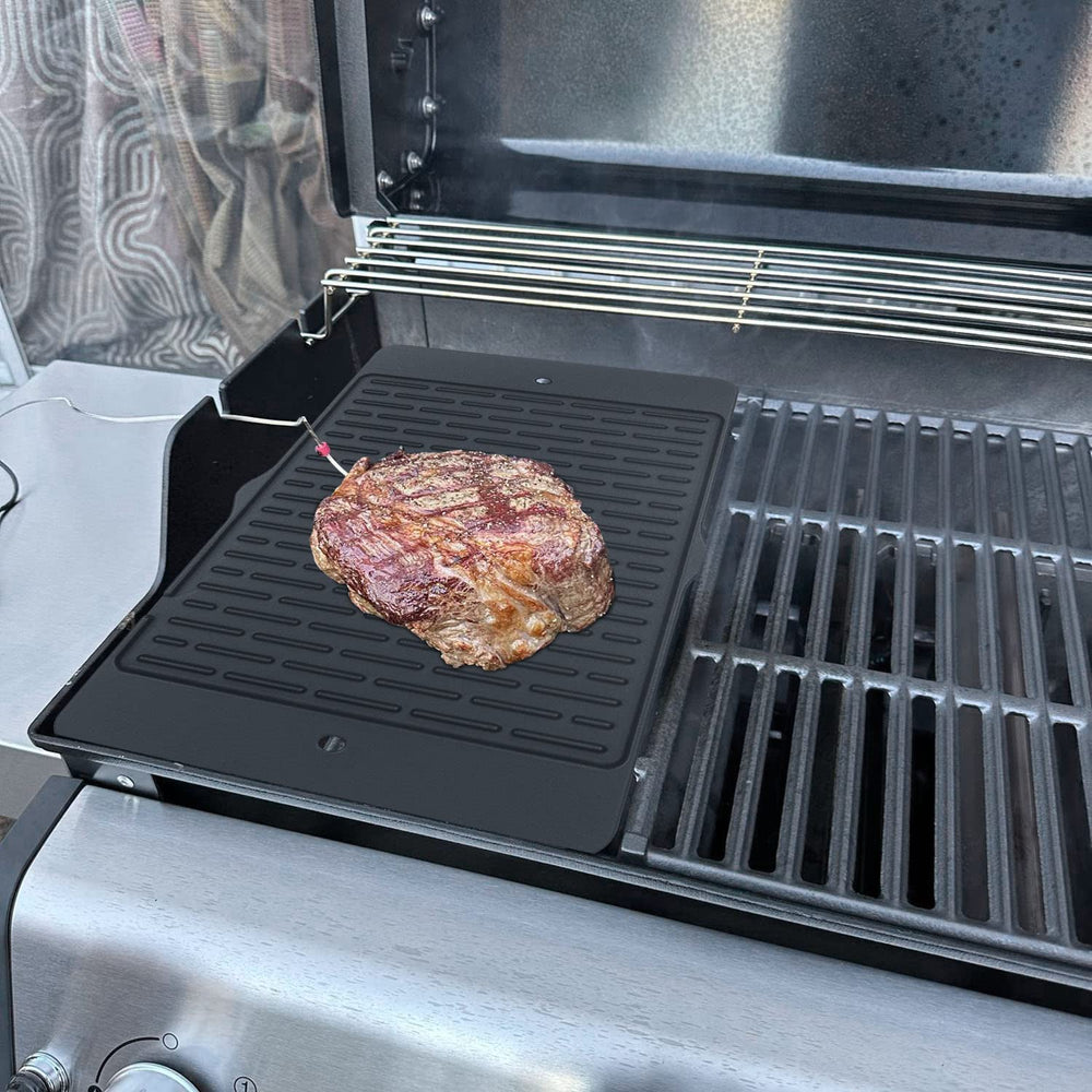 DELSbbq label and porcelain-enameled finish highlighting durable coating