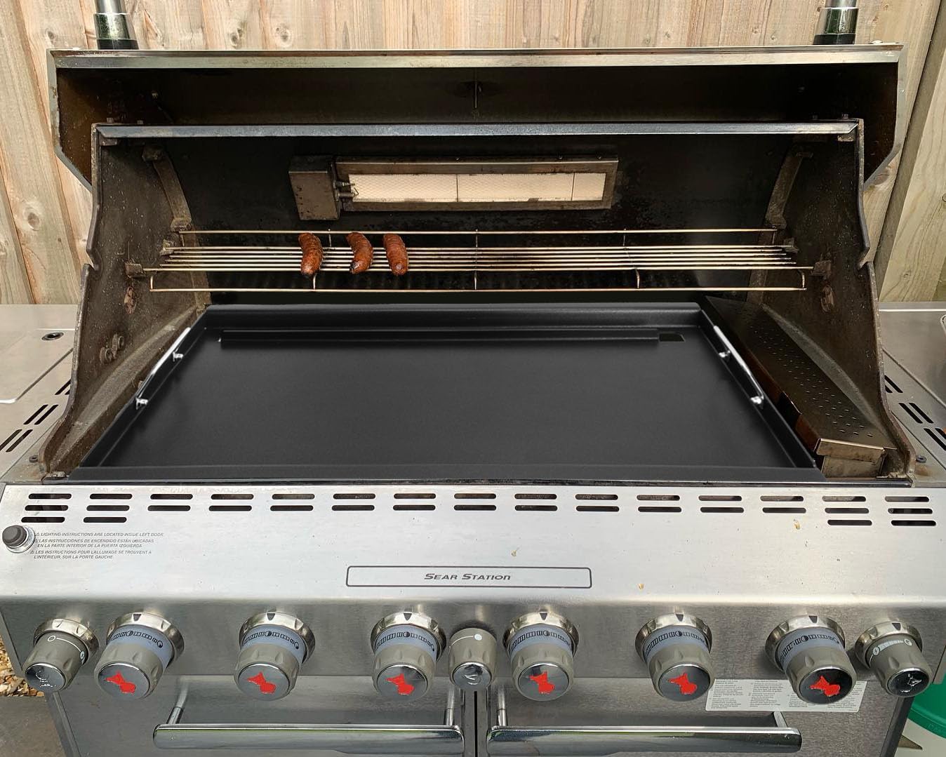 DELSbbq griddle packaging and manual showing included accessories and instructions