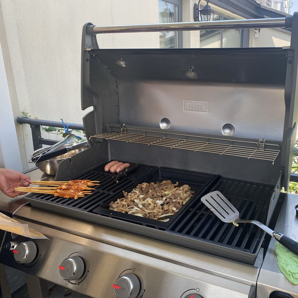 DELSbbq griddle inside backyard grill in lifestyle scene for family meals