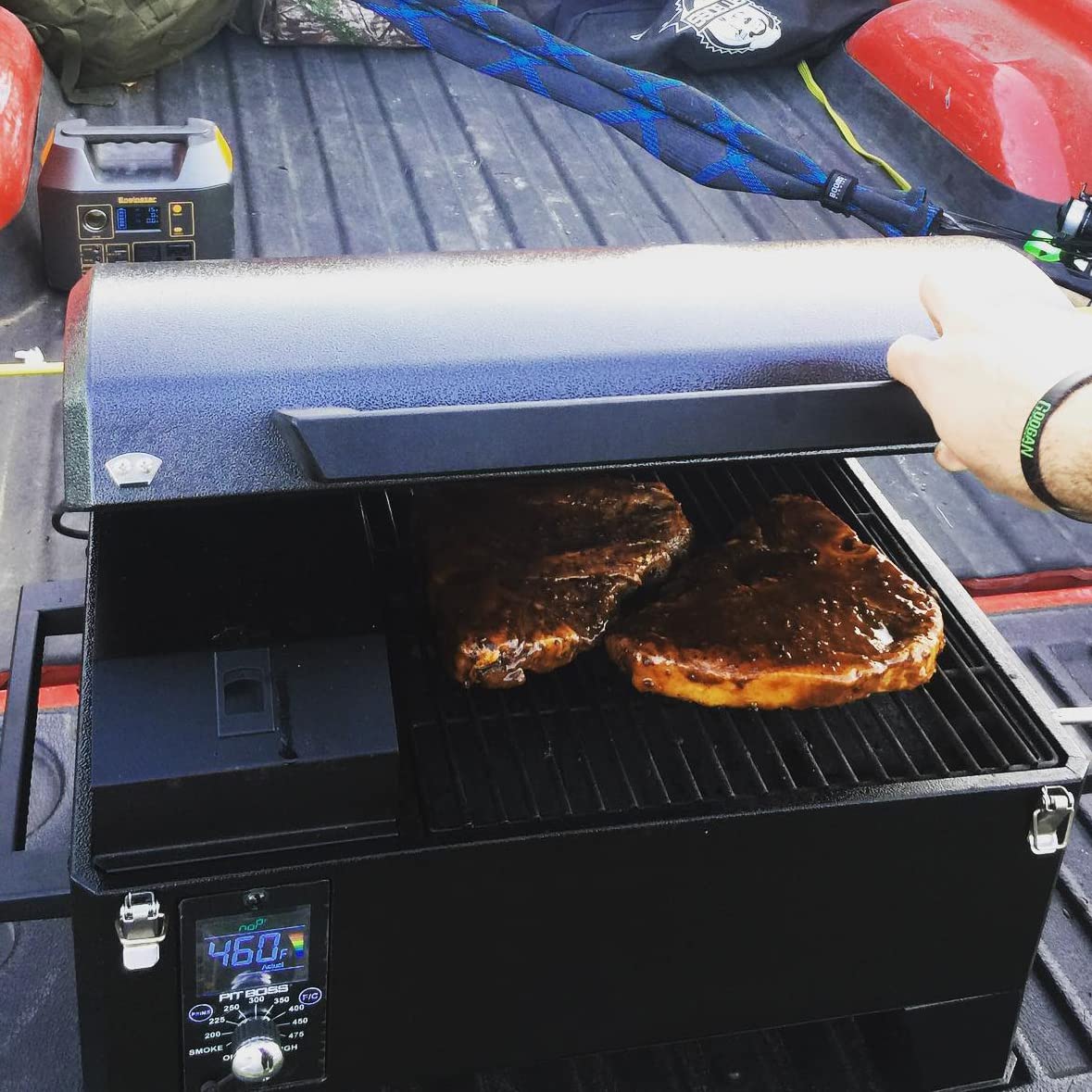 DELSbbq size comparison next to tools showing compact board and easy handling
